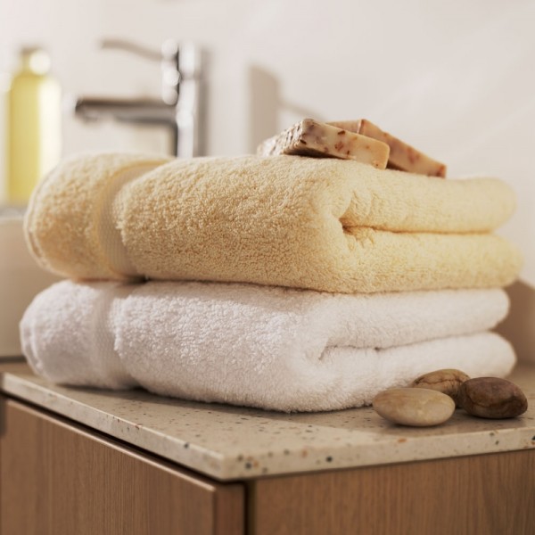 Terry bath towels in 100% cotton with cotton ton / ton jacquard border.