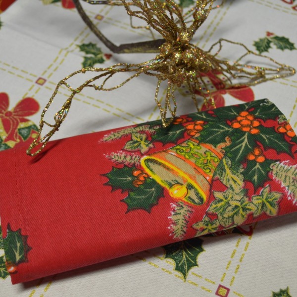 Tablechots, Table runners, Place mates, Napkins, with printed Christmas patterns