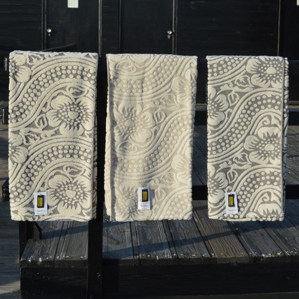 Sustainable bath towels made with organic and recycled cotton. Production under consultation.