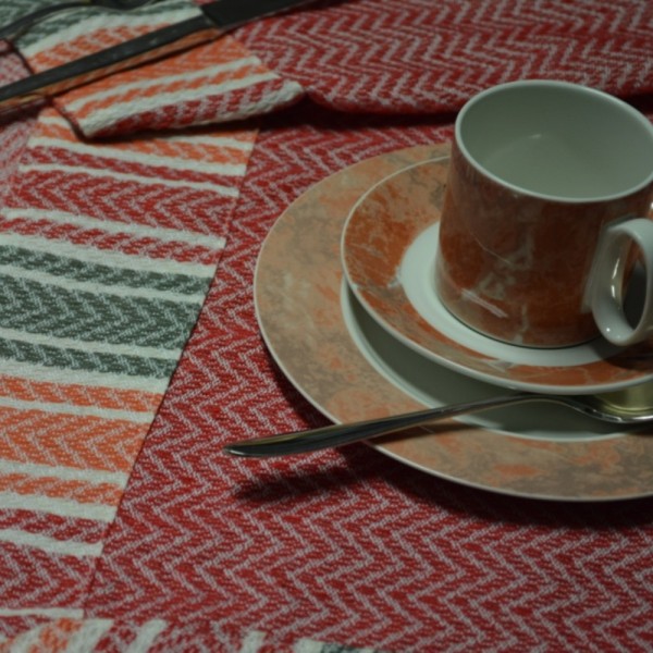 Jacquard tablecloths and table runners