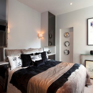 bedroom-design-and-dark-wondows-also-white-wall-and-black-sofa-and-case-kensington-church-court-08