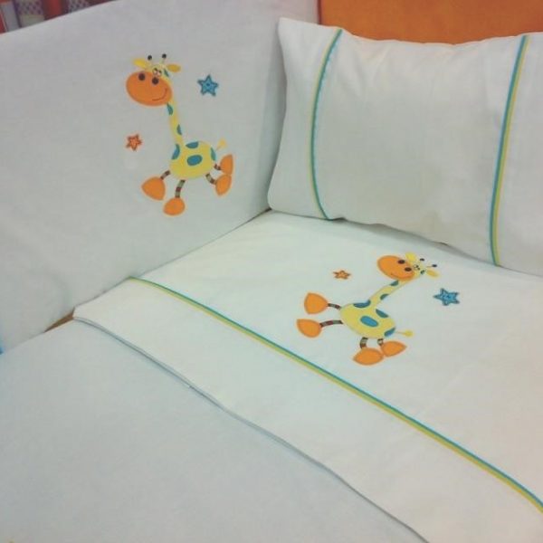 Embroidered bed or crib baby set. Bumper, duvet cover and bed sheets in 100% pure cotton