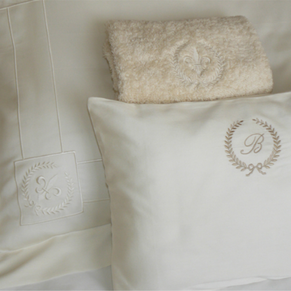 Pillow case model Oxford – embroidered, decorative pillow – embroidered, guest towel - embroidered. Production under consultation. Illustrative photo.