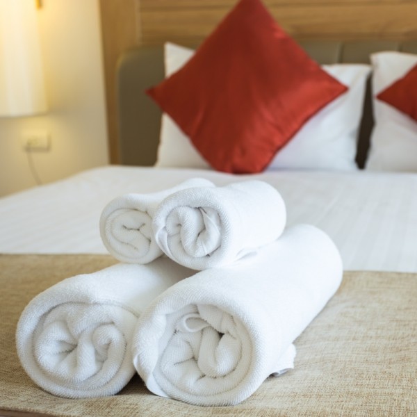 Bath towels, face towels, guest towels in white terry cotton